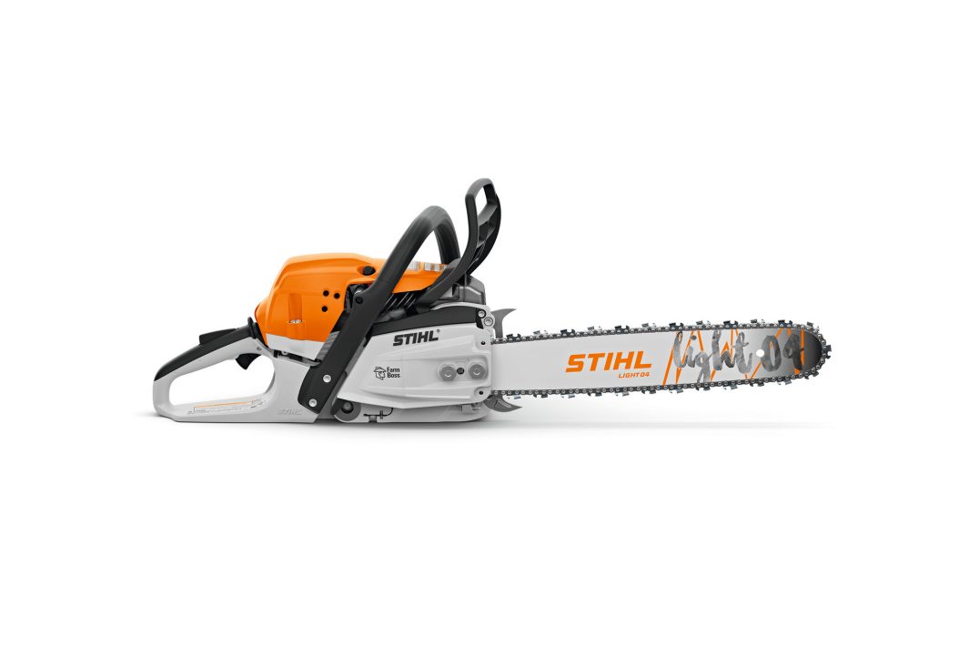 STIHL MS 261 podczas cięcia drewna opałowego